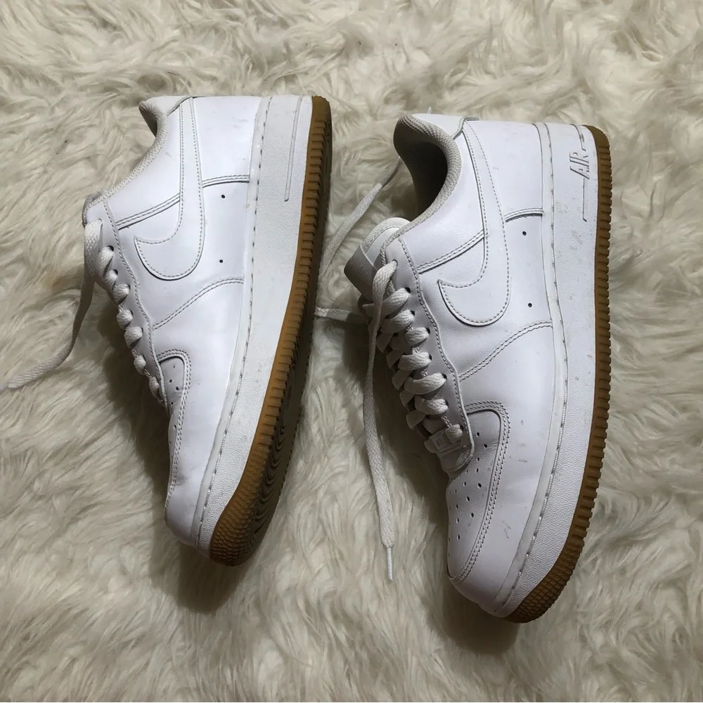 Nike Air Force 1 White AF1 gum bottom Size 9.5 Men’s sneakers skateboard casual